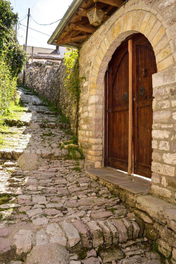 Sokaku i te Marreve GuestHouse Gjirokastër Eksteriør billede