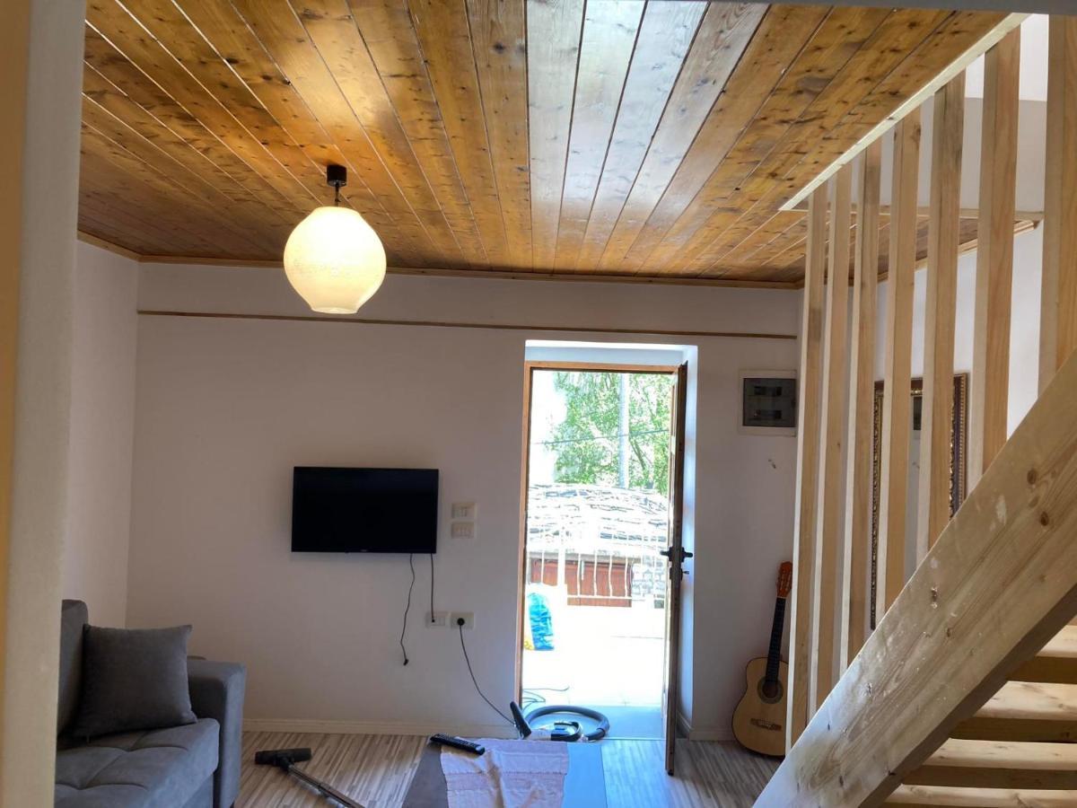 Sokaku i te Marreve GuestHouse Gjirokastër Eksteriør billede