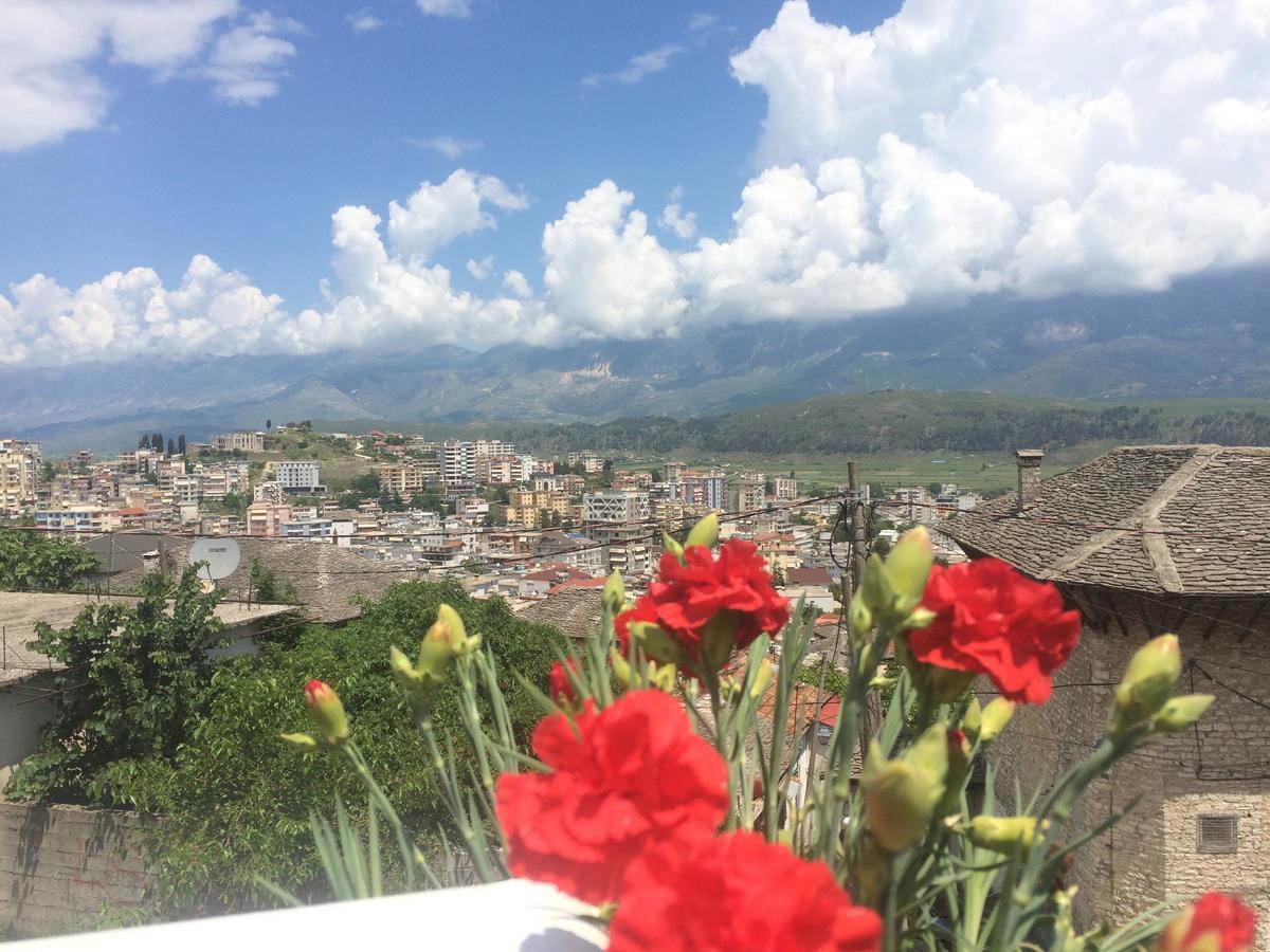 Sokaku i te Marreve GuestHouse Gjirokastër Eksteriør billede