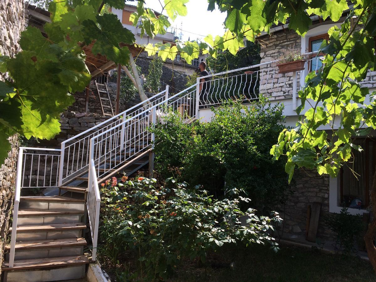Sokaku i te Marreve GuestHouse Gjirokastër Eksteriør billede